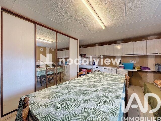 Maison - 181 m² - 9 pièces