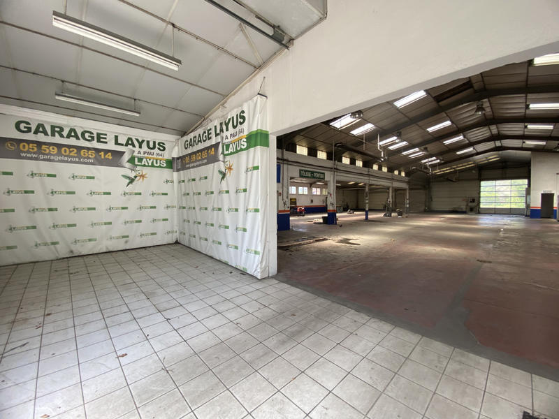 Local commercial - 1 900 m²