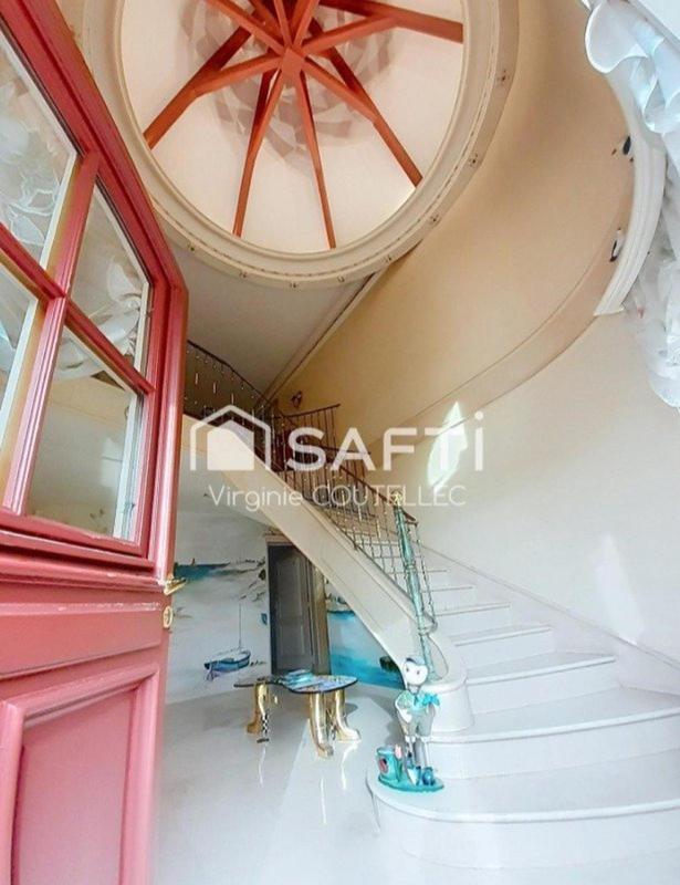 Maison - 254 m² - 12 pièces