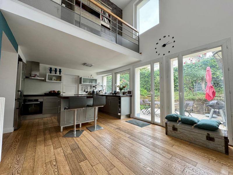 Maison - 168 m² - 9 pièces