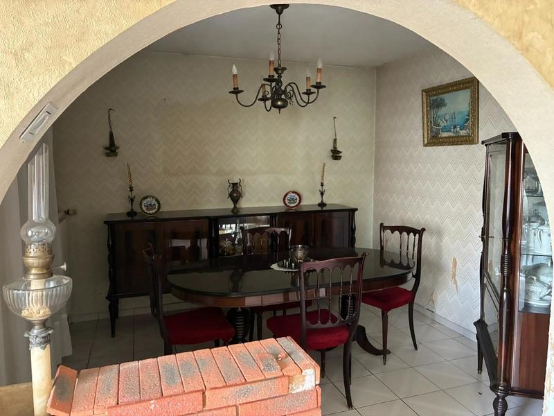 Maison - 210 m² - 10 pièces