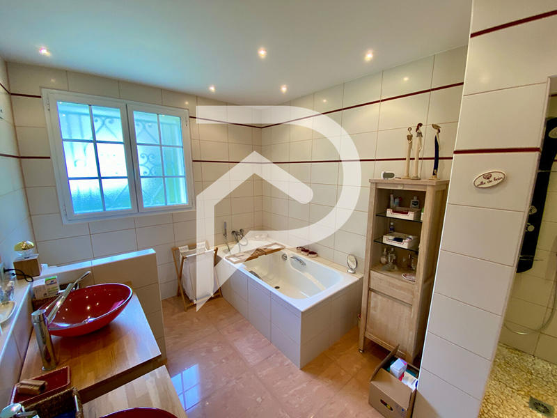 Maison - 282 m² - 7 pièces