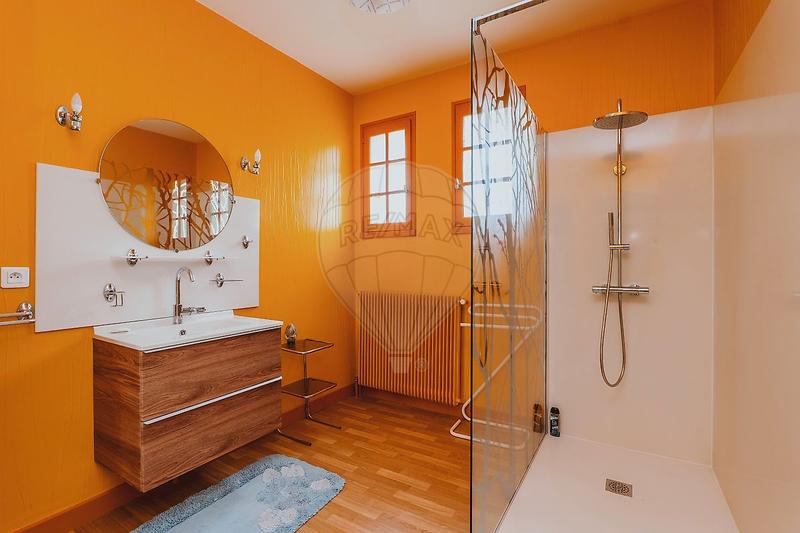 Maison - 200 m² - 7 pièces