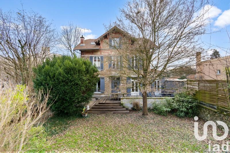 Maison - 230 m² - 9 pièces