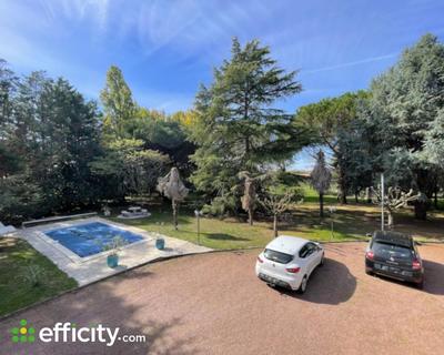 Maison - 230 m² - 11 pièces