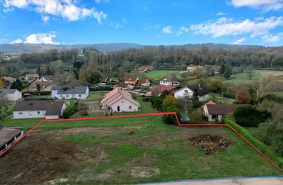 Terrain constructible - 1 121 m²