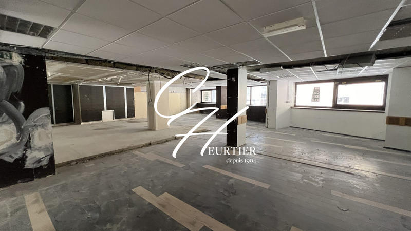 Local commercial - 317 m²