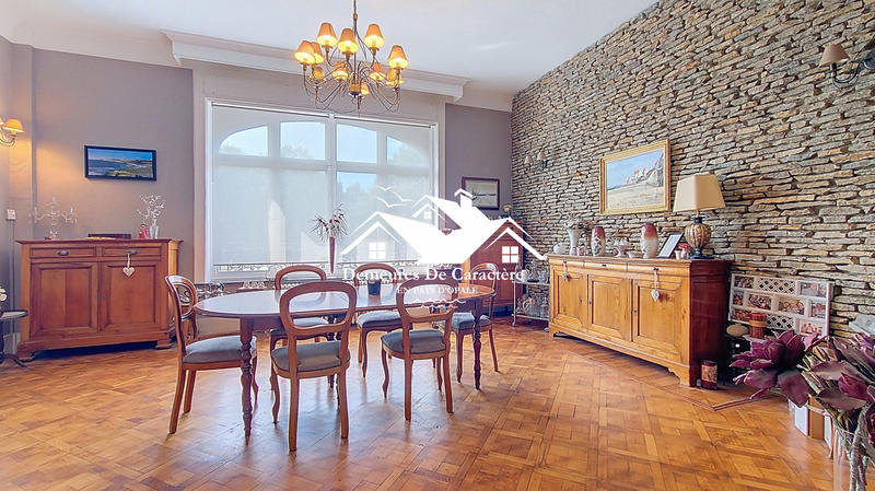 Maison - 399 m² - 14 pièces