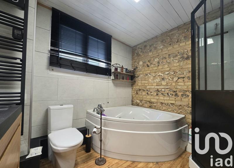 Maison - 240 m² - 7 pièces