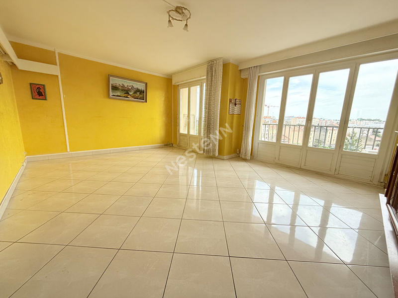 Appartement - 100 m² - 5 pièces