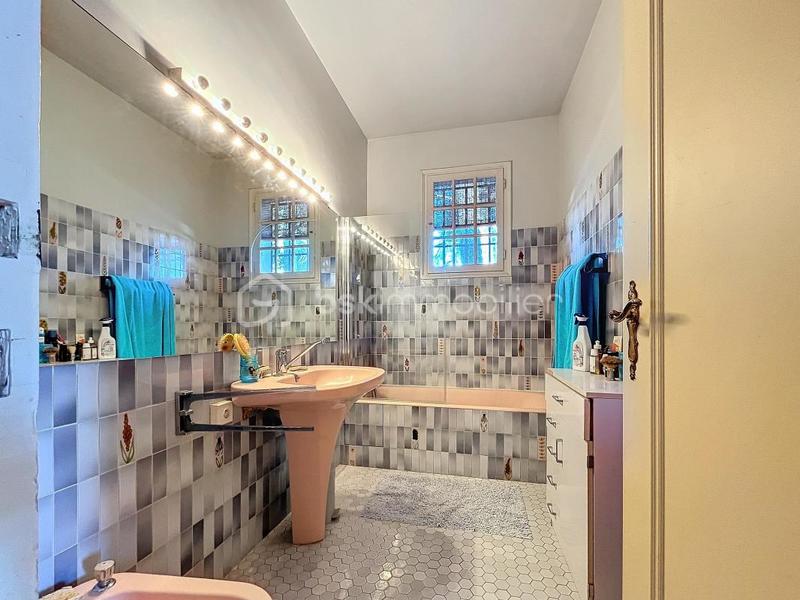 Maison - 280 m² - 10 pièces