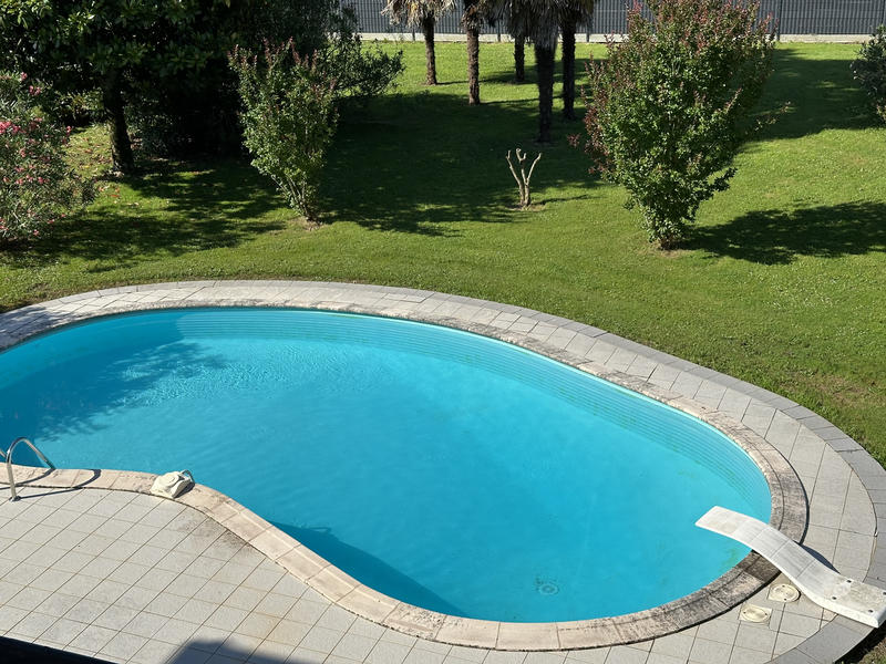 Maison - 280 m² - 10 pièces