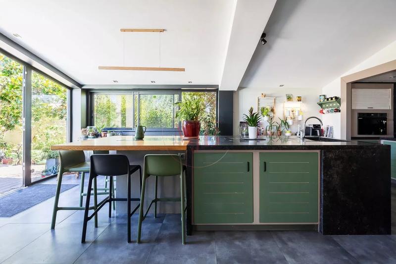 Maison - 256 m² - 8 pièces