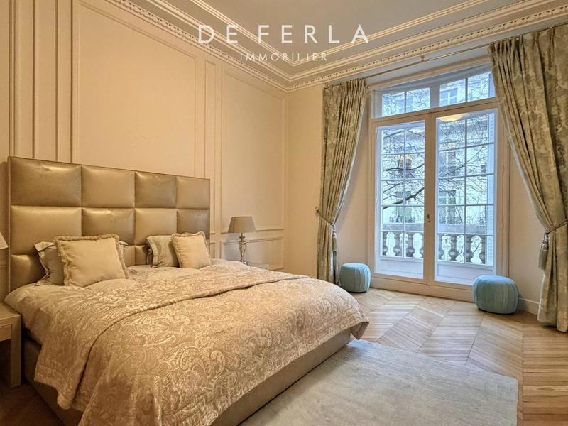 Appartement - 200 m² - 6 pièces