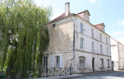 Maison - 330 m² - 17 pièces
