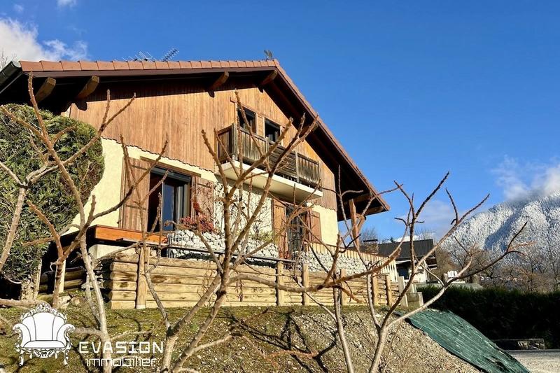 Maison - 223 m² - 6 pièces