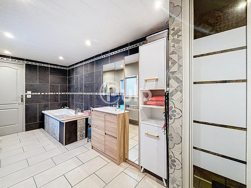 Maison - 200 m² - 7 pièces