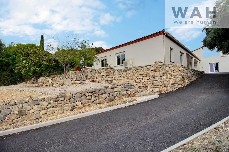 Maison - 225 m² - 8 pièces