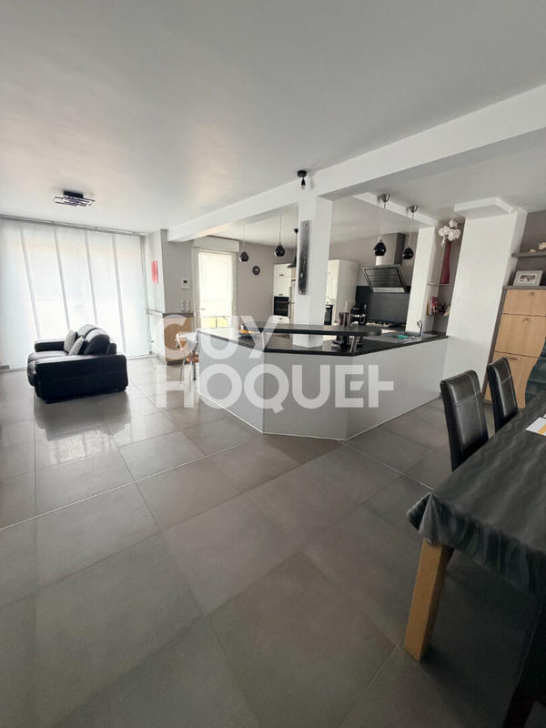 Maison - 210 m² - 8 pièces