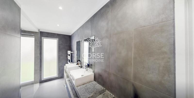 Villa - 325 m² - 10 pièces