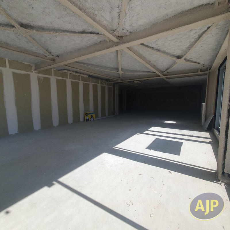 Local commercial - 166 m² - 1 pièce