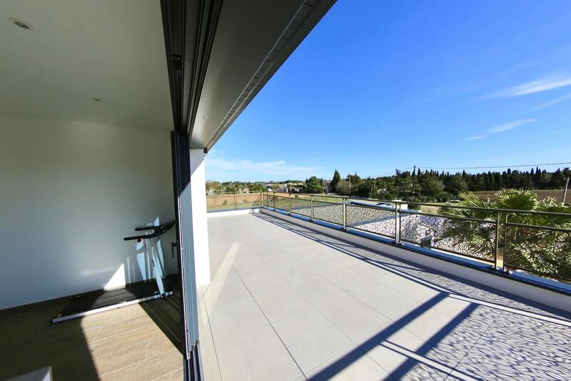 Maison - 235 m² - 6 pièces