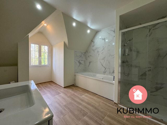 Maison - 212 m² - 8 pièces