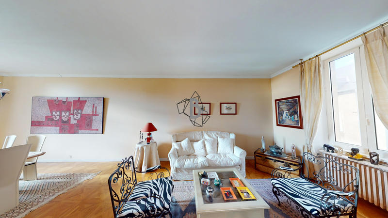 Maison - 250 m² - 8 pièces