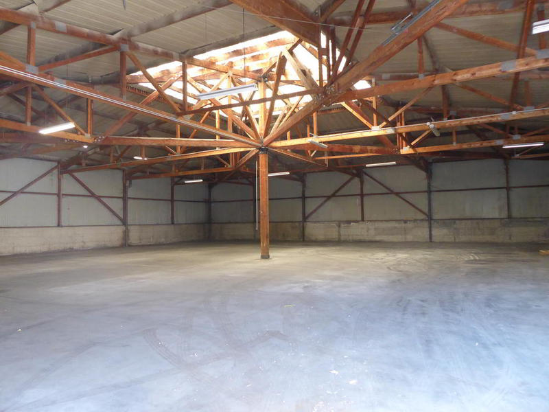 Local d'activité / Entrepôt - 769 m²