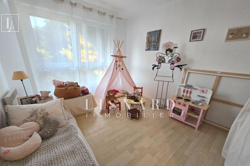 Appartement - 79 m² - 4 pièces