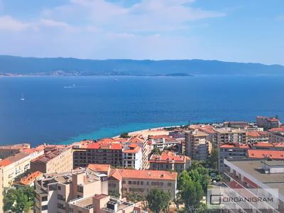 Appartement - 90 m² - 3 pièces