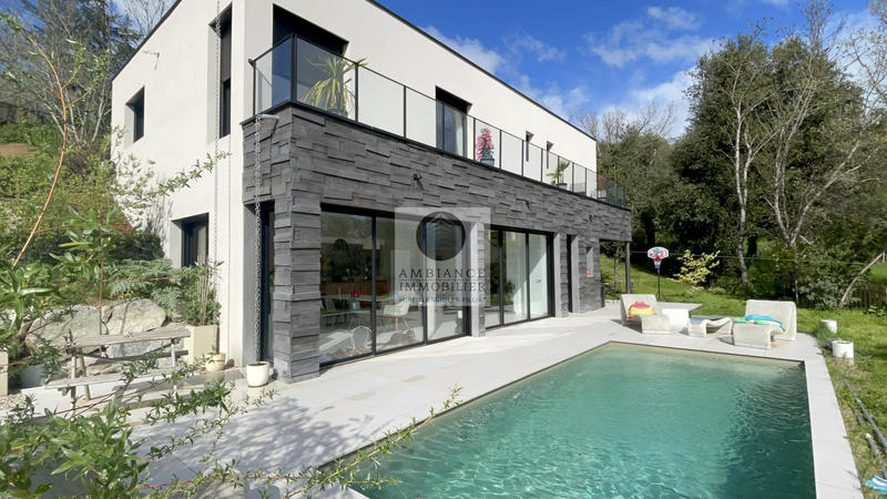 Maison - 166 m² - 6 pièces