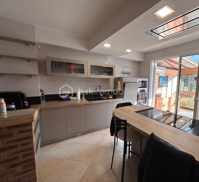 Maison - 168 m² - 8 pièces