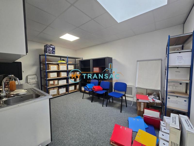 Local d'activité / Entrepôt - 221 m²