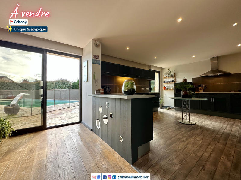 Maison - 273 m² - 8 pièces