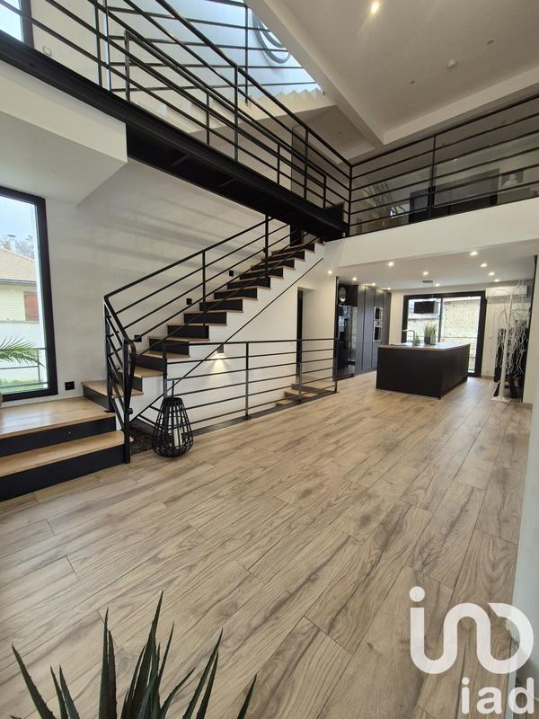 Maison de maîtres - 250 m² - 8 pièces