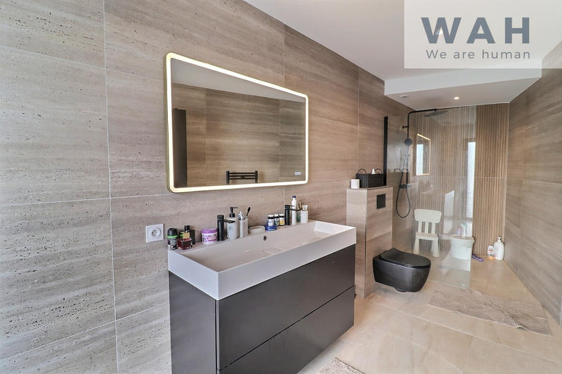 Villa - 220 m² - 5 pièces