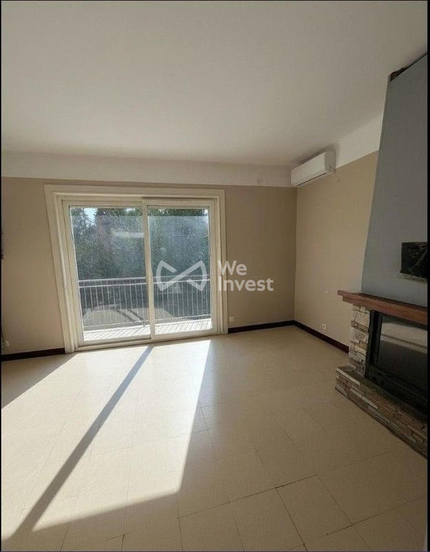 Maison traditionnelle - 220 m² - 12 pièces