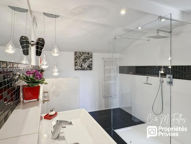 Demeure - 300 m² - 10 pièces