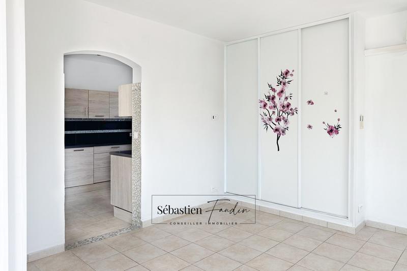 Maison - 236 m² - 9 pièces