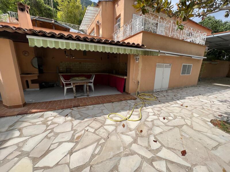 Maison - 186 m² - 10 pièces