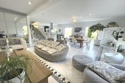 Maison - 180 m² - 5 pièces