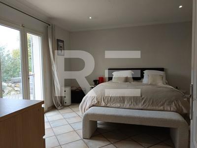 Maison - 198 m² - 5 pièces