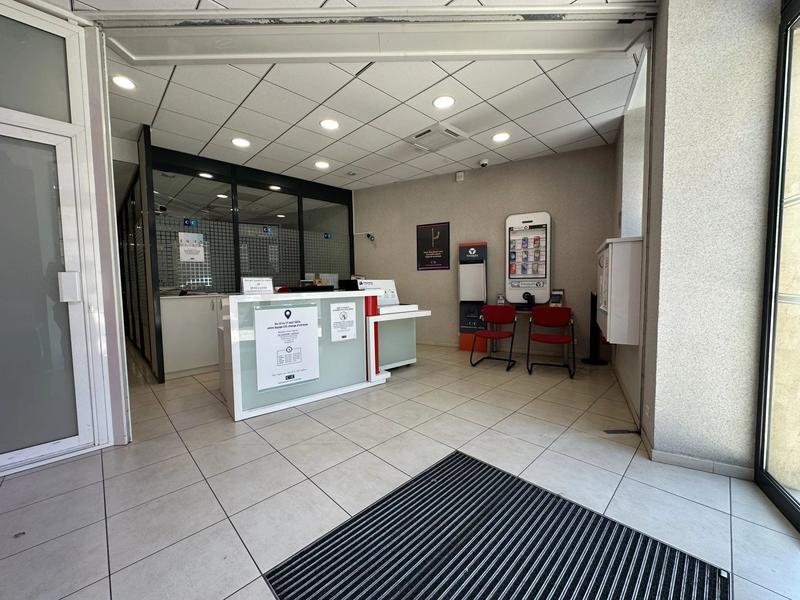 Magasins - 194 m² - 7 pièces