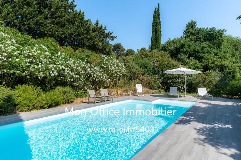 Maison - 185 m² - 8 pièces