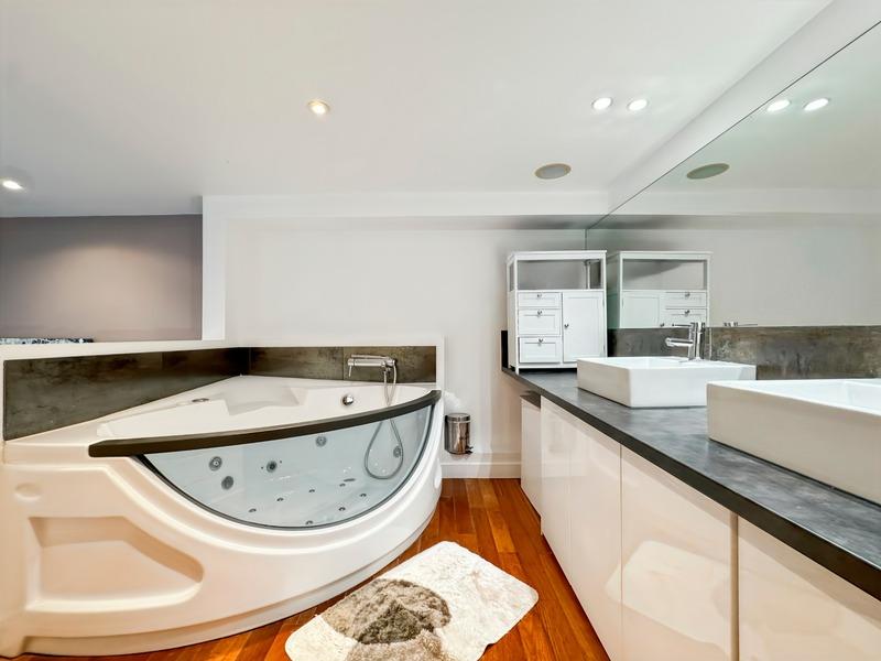 Maison - 200 m² - 8 pièces