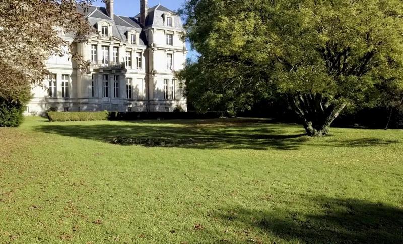 Château - 1 200 m² - 26 pièces