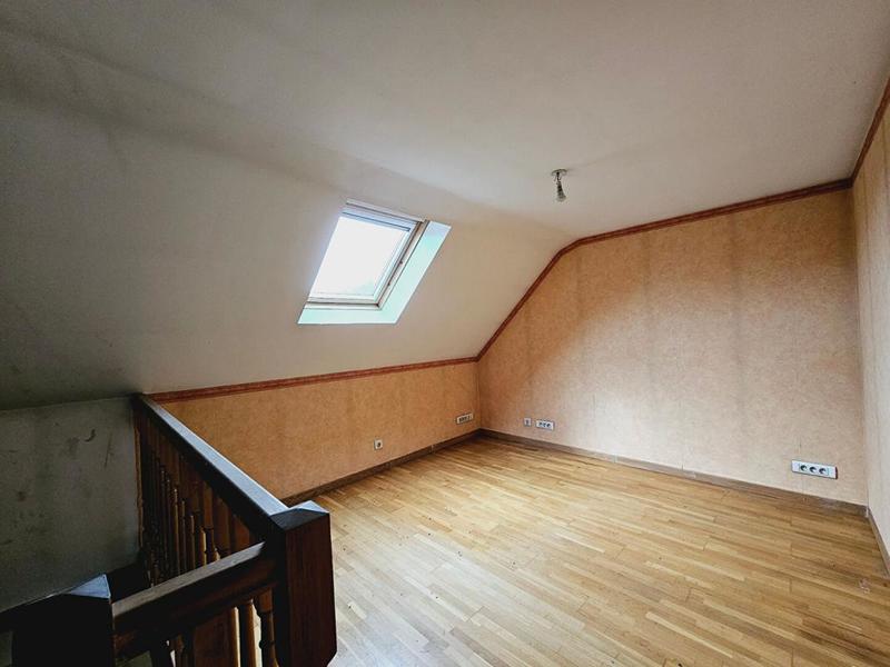 Maison - 285 m² - 9 pièces