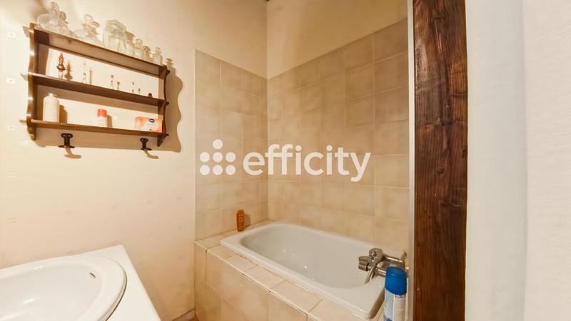 Maison - 250 m² - 8 pièces