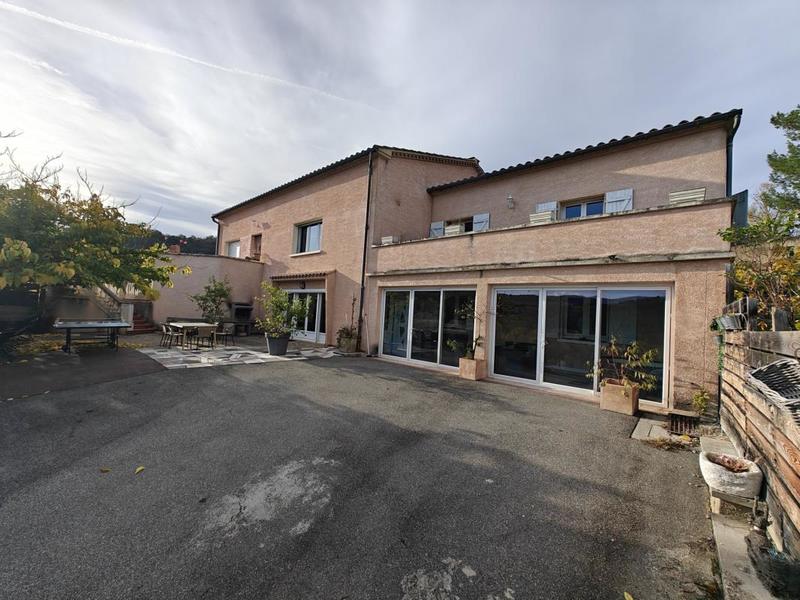 Villa - 385 m² - 12 pièces